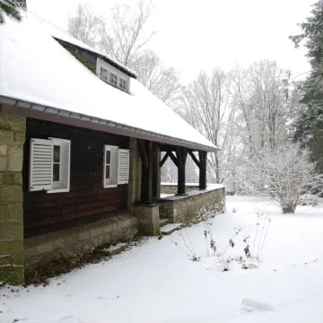 Large Hunting Lodge with Enormous Beautiful Garden