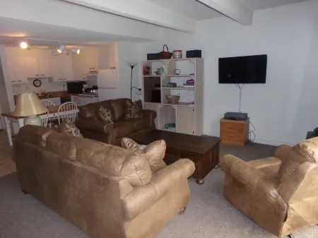 Snowflake 1 Bed Plus Den 2 Bath