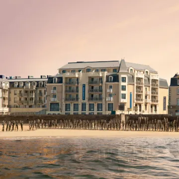 Hôtel le Nouveau Monde Hotels near La Cité