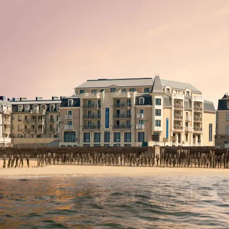 Hôtel le Nouveau Monde Отели в г. Сен-Мало