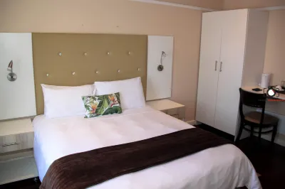 Kwazi Guest House Hotels near King Phalo Airport