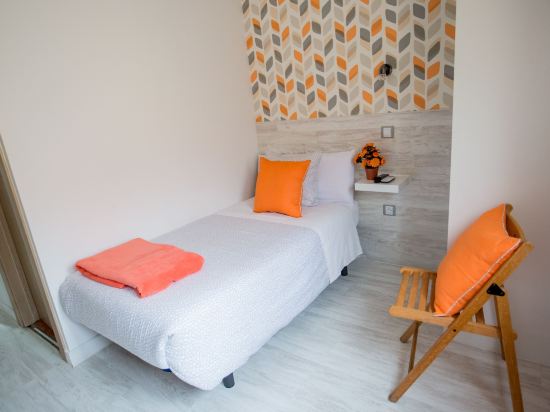 Hostal Adis