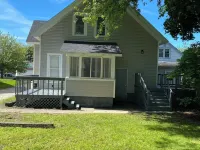 Charming 2-bedroom apartment with AC, WiFi, in The Historic Ashtabula Harbor Hotels in Ashtabula