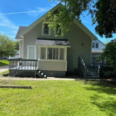 Charming 2-bedroom apartment with AC, WiFi, in The Historic Ashtabula Harbor