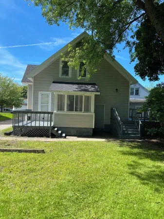 Charming 2-bedroom apartment with AC, WiFi, in The Historic Ashtabula Harbor