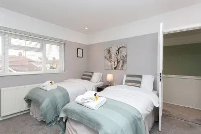 3 Bedroom House with Parking Bournemouth