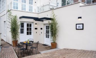 Commandery Vaults - Luxury Apartment in City Centre with Sky TV