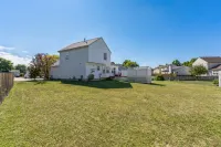 Tranquil Pet Friendly Retreat 3 Bedroom Residence by Estephanie Valdez