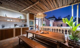 Unique Creative Apartment w Rooftop Garden