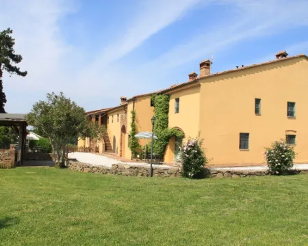 Apartment Between Pisa and Livorno Hotels in Collesalvetti