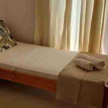 Plaka-Sleeps4-Parking-Pool-Hottub-Seaviews Rooms