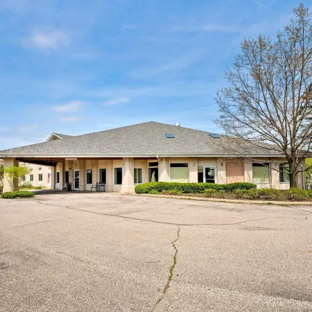 LakeWood Inn & Suites