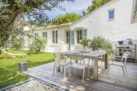 Le Lanternon Hoteles cerca de Ernest Cognacq Museum