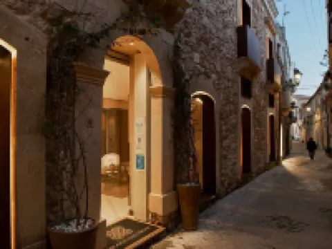 Palazzo Salomone Hotels near Arethusa Spring