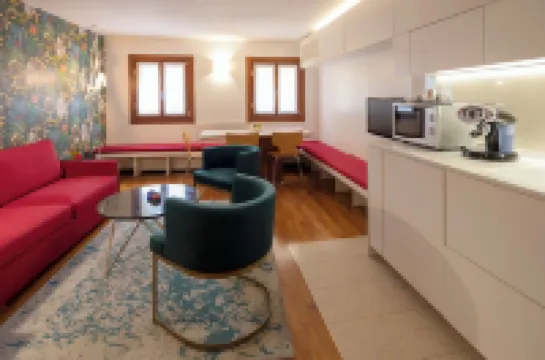 卡德拉希米亞飯店 住宿飯店