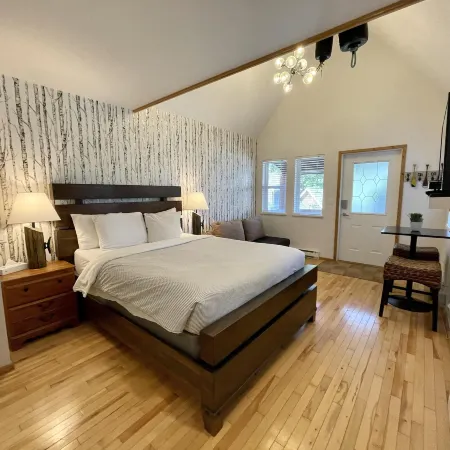 Cozy Cabin Near Walking Trails and Beaches!
