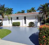 Miabella of Hollywood 3 Bedroom Home by RedAwning
