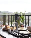 The Embers Hotel - breakfast