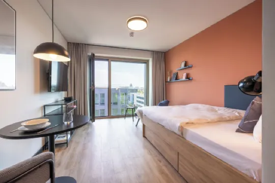 The Base Munich Отели рядом с достопримечательностью «Rheinmetall MAN Military Vehicles GmbH»