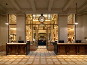 더 마르모로스 부카레스트, 오토그래프 컬렉션