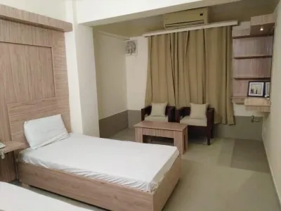 Hotel Green Palace Hotels near Banni Chowk