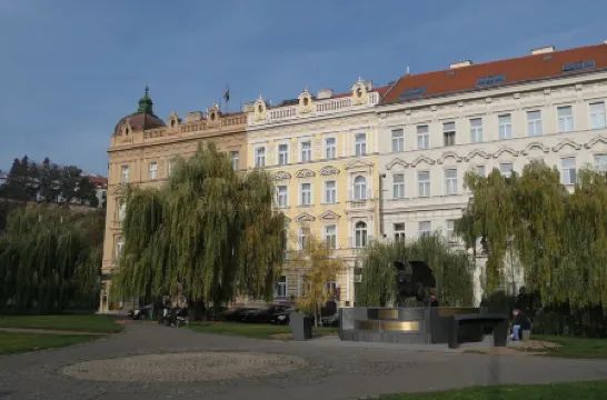 Hotel Klarinn Prague Castle Отели рядом с достопримечательностью «Пороховая башня»