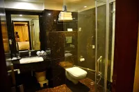 Hotel Royal Cliff Hotels in Kanpur