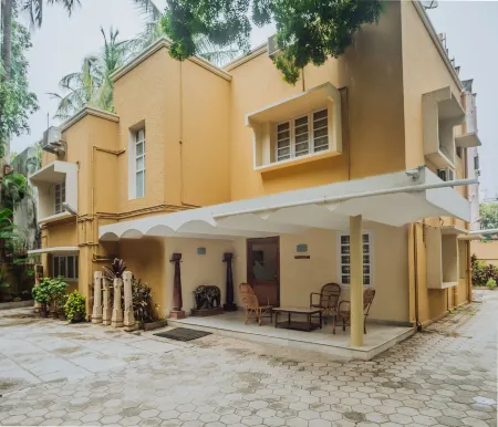 Hanu Reddy Residences Wallace Garden