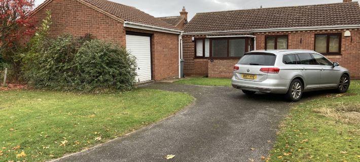 Spacious Detached Bungalow with Ample Parking Hotels in Grantham