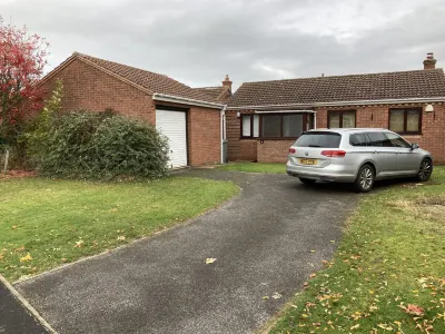 Spacious Detached Bungalow with Ample Parking Hotels near Grantham Railway Station