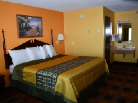 Regency Inn & Suites Faribault Hotels in Faribault