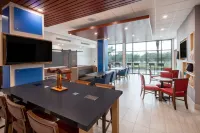 Holiday Inn Express & Suites FT Myers Beach-Sanibel Gateway Hotels in Iona