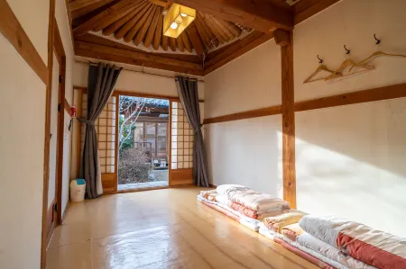 Sarangroo Отели рядом с достопримечательностью «Hanbyeokdang Pavillion»