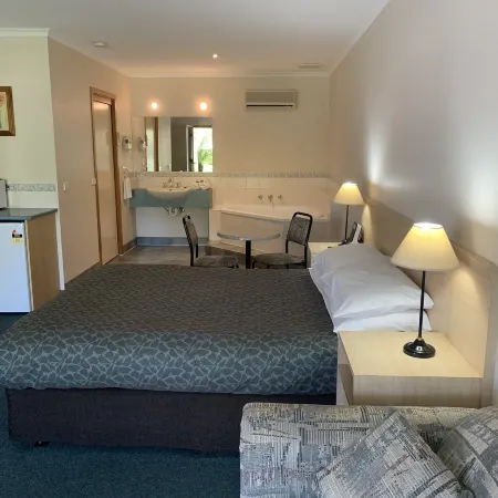 Arthur Phillip Motor Inn