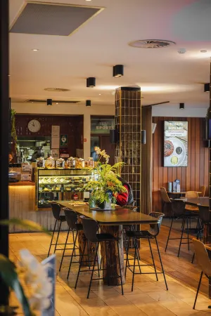 Shoreline Hotel Отели рядом с достопримечательностью «The Peter Rabbit Garden»