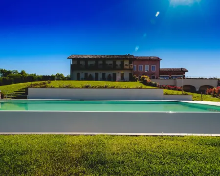 Prime Alture Wine Resort Hotel a Casteggio