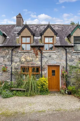 Priest Bridge Cottage - parking
