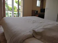 Auberge du Grand Chêne Hotels in Tourtour
