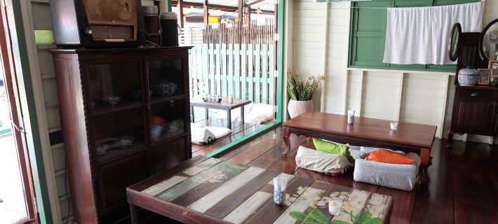 บ้านรักอัมพวา โฮมสเตย์ โรงแรมในอัมพวา