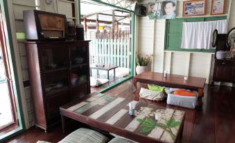 Baanrak Amphawa Homestay