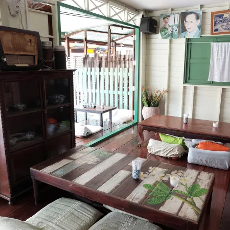 Baanrak Amphawa Homestay