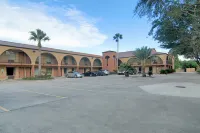 Super 8 by Wyndham Houston/Webster/NASA - parking