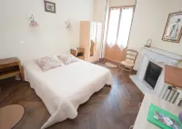Le Vieux Tilleul فنادق في Montclar