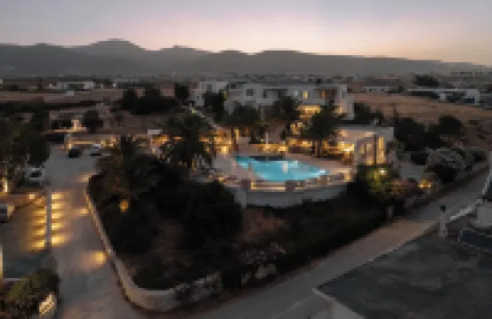 โรงแรมพนอย