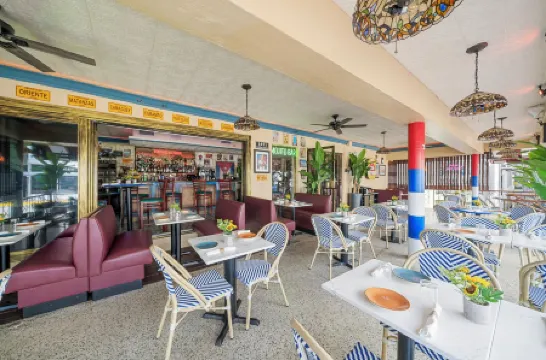 Miami International by Lowkl Отели рядом с достопримечательностью «Музей Волфсониан - Международный университет Флориды»