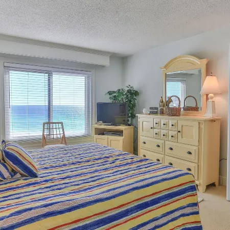 Destin on the Gulf 606 - 2 Bedroom Updated Gulf Front Property
