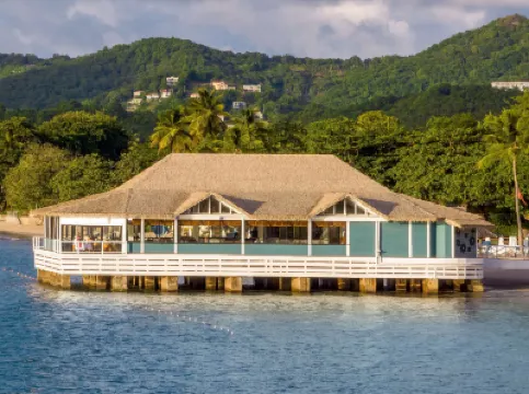 Sandals Halcyon Beach All Inclusive - Couples Only Отели в г. 