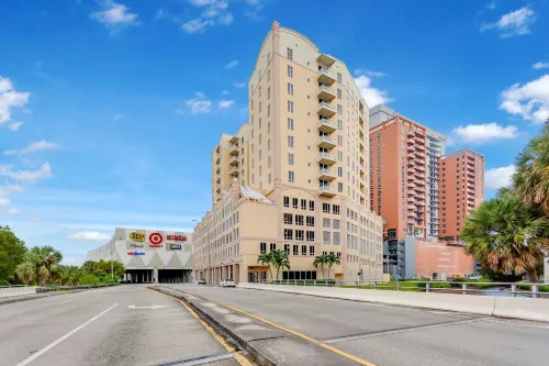 Dadeland Towers by Miami Vacations Hotel di Glenvar Heights