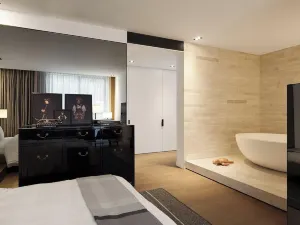 Roomers Baden-Baden, Autograph Collection