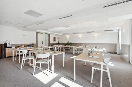 Hôtel de la Couronne Отели в г. Морж